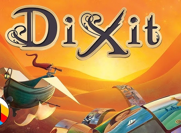 De hoes van het spel Dixit met een oranje achtergrond.